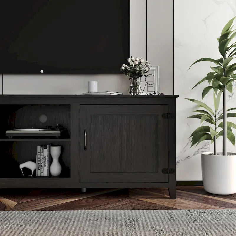 Meuble TV en bois noir avec étagères ouvertes et portes de placard