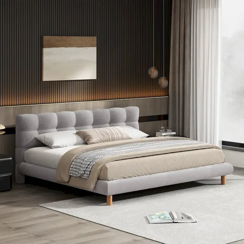 Lit plateforme en chenille grise, tête de lit capitonnée, pieds en bois, style moderne