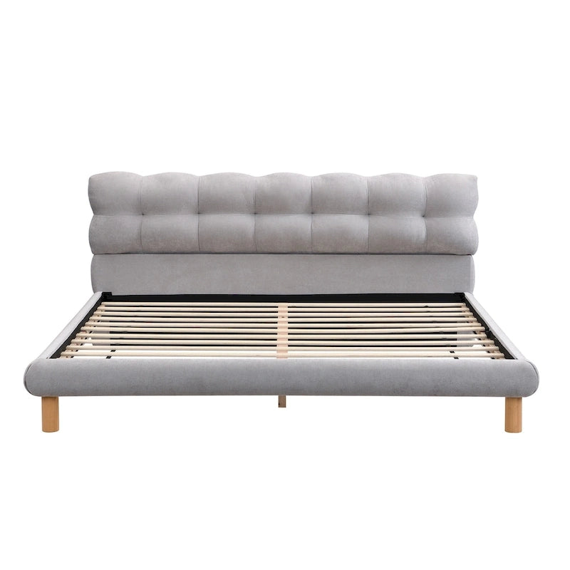 Lit plateforme en chenille grise, tête de lit capitonnée, pieds en bois, style moderne