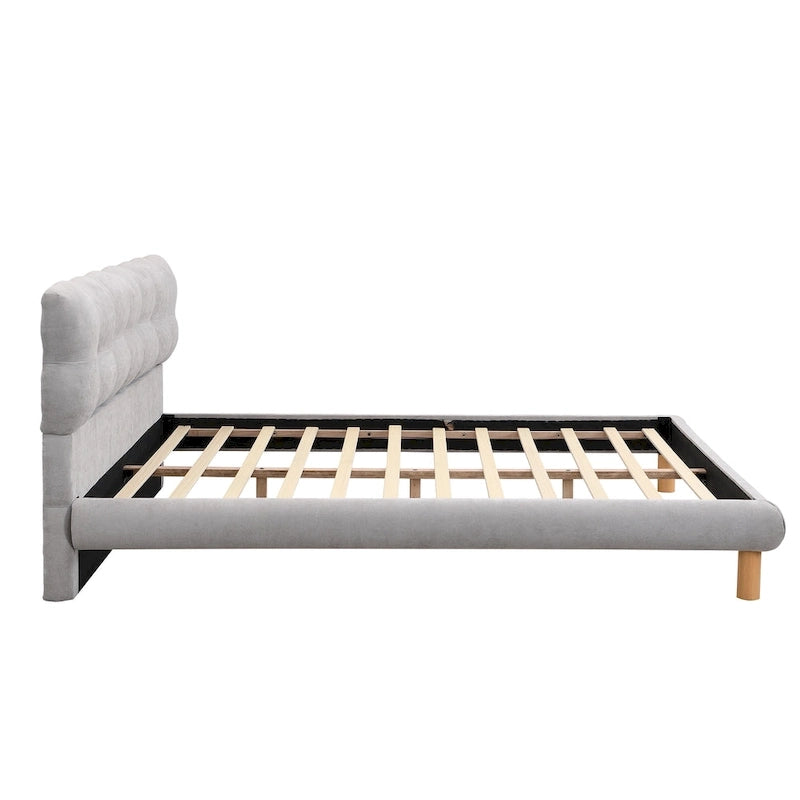 Lit plateforme en chenille grise, tête de lit capitonnée, pieds en bois, style moderne