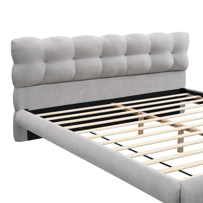 Lit plateforme en chenille grise, tête de lit capitonnée, pieds en bois, style moderne