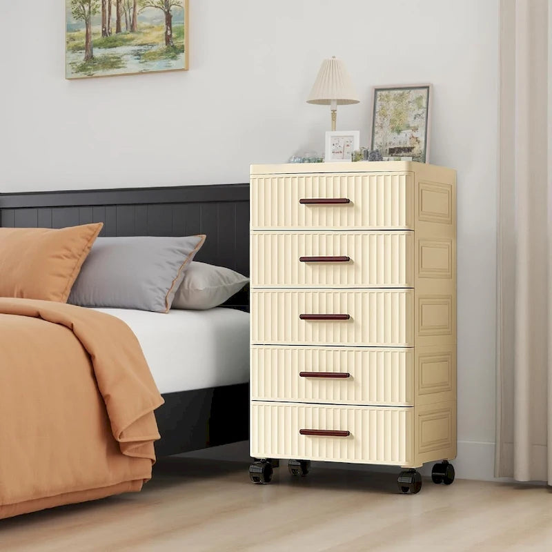 Commode de chevet en plastique crème avec roulettes et poignées en bois