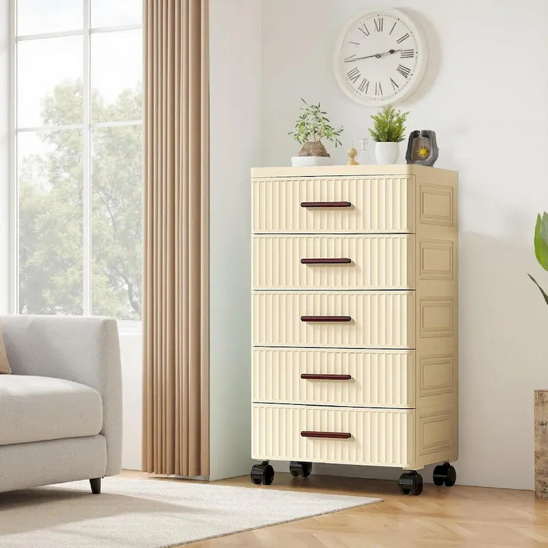 Commode de chevet en plastique crème avec roulettes et poignées en bois