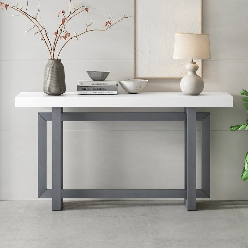 Console étroite de style industriel avec plateau en bois et béton, noire
