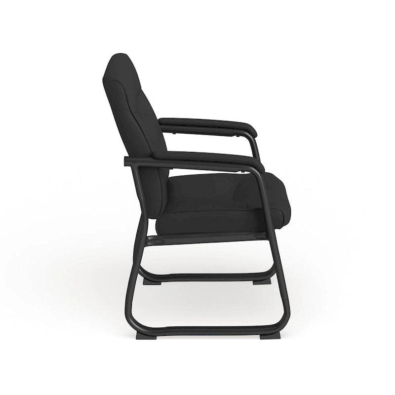 Chaise de réception de direction à dossier traîneau, rembourrée noire, avec accoudoirs matelassés