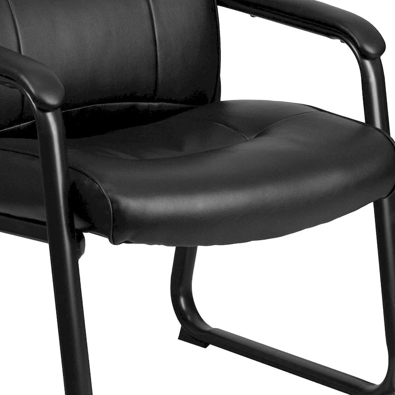 Chaise de réception de direction à dossier traîneau, rembourrée noire, avec accoudoirs matelassés