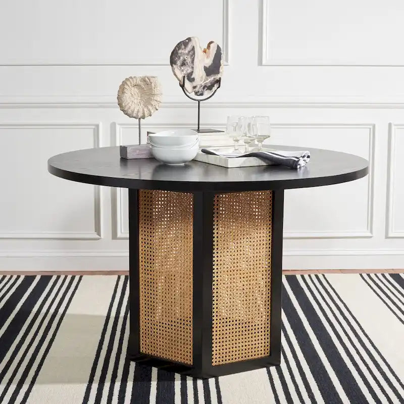 Table à manger piédestal ronde en faux marbre, cannage tissé, blanc naturel